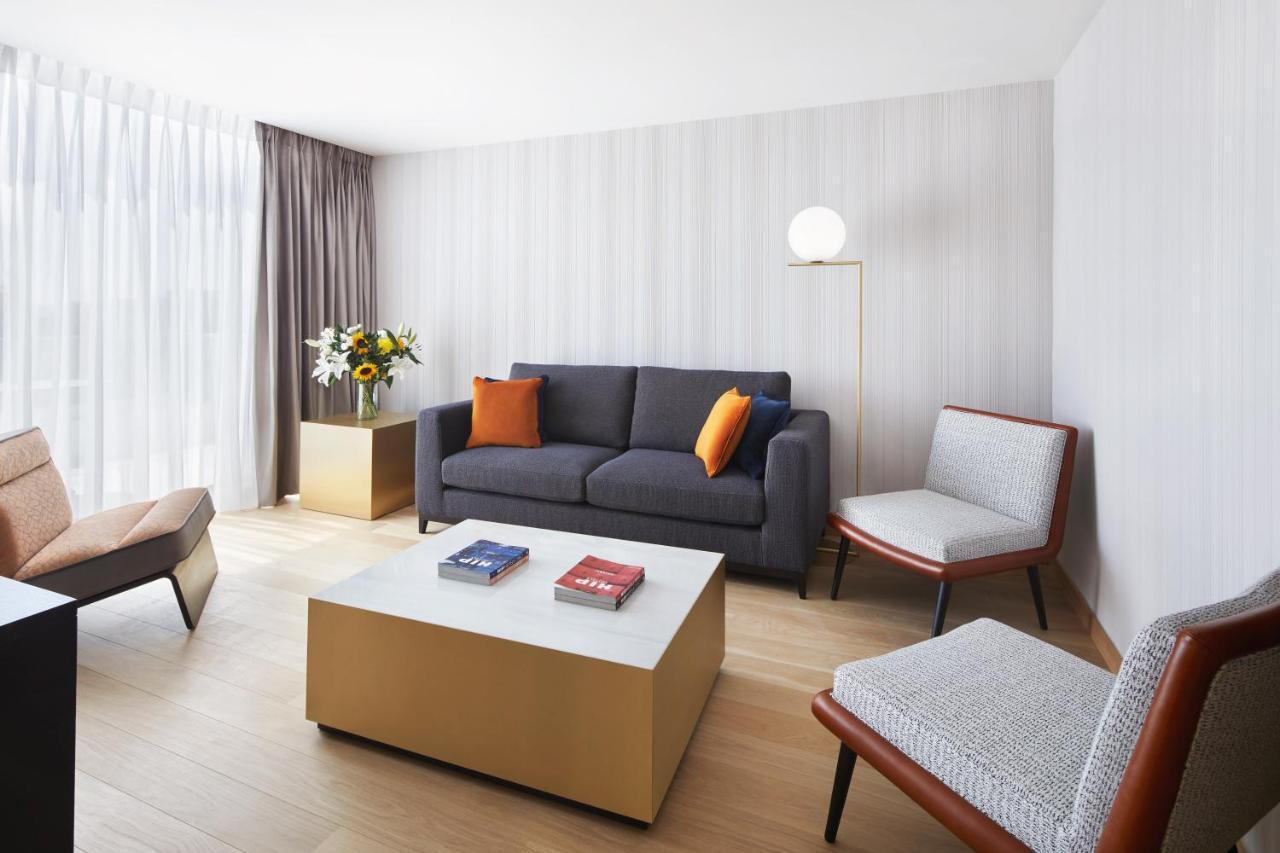Hotel Grand Hyatt Atene Esterno foto A living room at the hotel