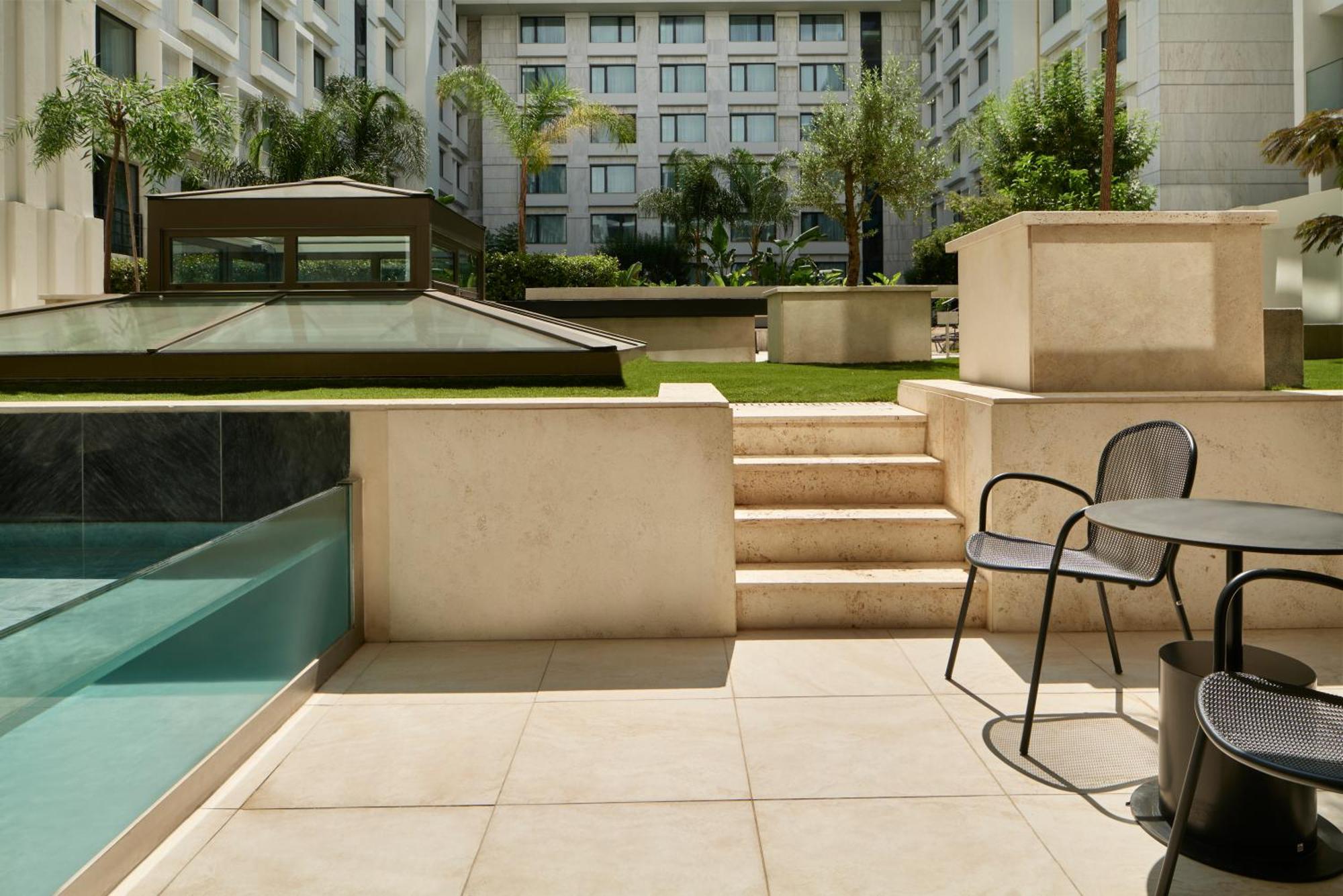 Hotel Grand Hyatt Atene Esterno foto The hotel's rooftop garden