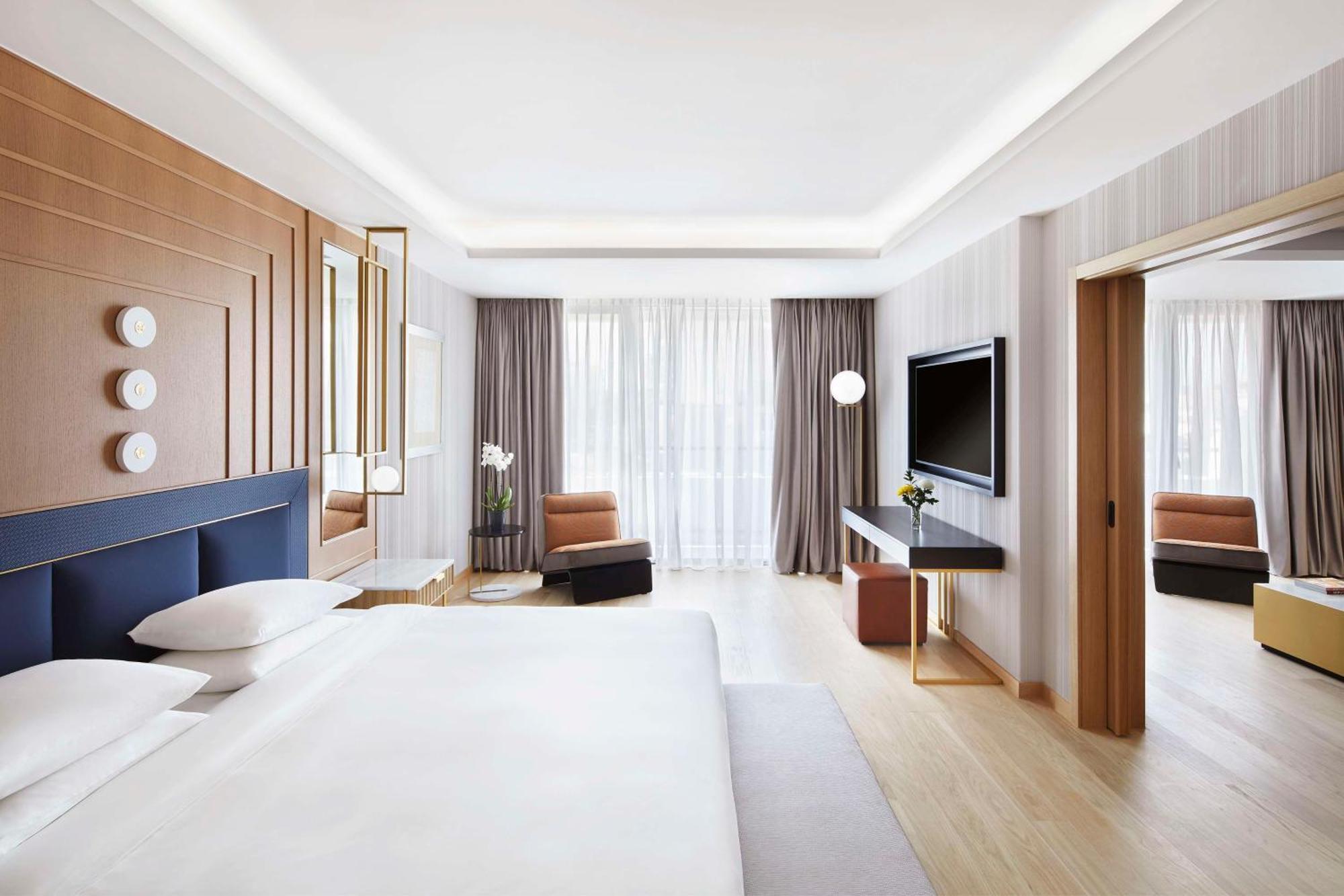 Hotel Grand Hyatt Atene Esterno foto A suite at the hotel