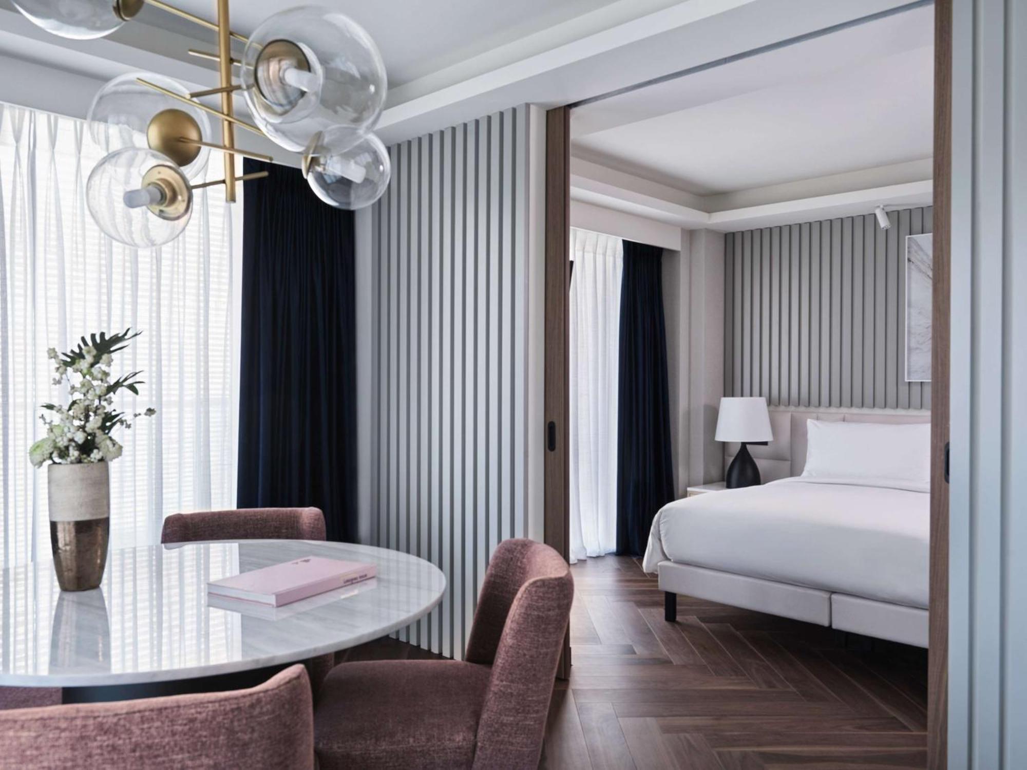 Hotel Grand Hyatt Atene Esterno foto A suite at the hotel