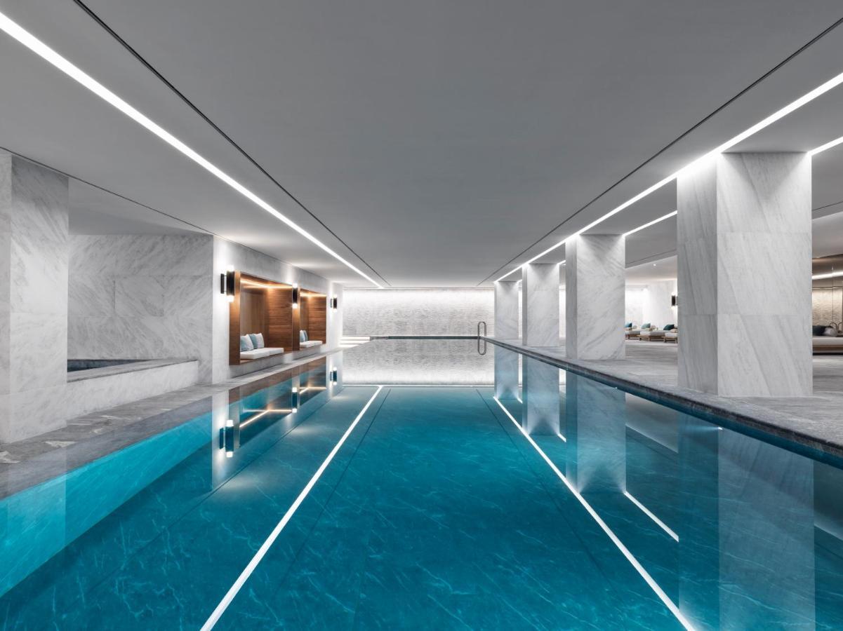 Hotel Grand Hyatt Atene Esterno foto The pool at the Four Seasons Hotel, London